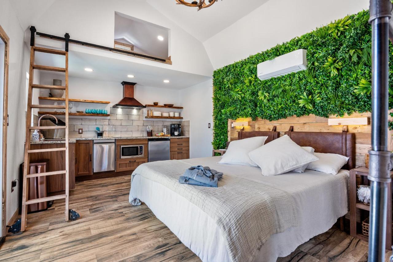 Romantic Tiny Luxury Retreat W Heated Pool, Sauna N Outdoor Shower In Wimberley 10 Acres Kültér fotó