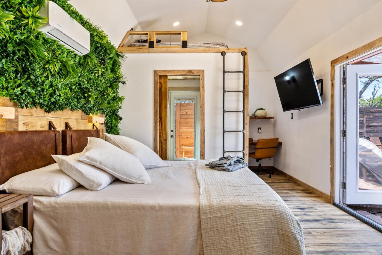 Romantic Tiny Luxury Retreat W Heated Pool, Sauna N Outdoor Shower In Wimberley 10 Acres Kültér fotó