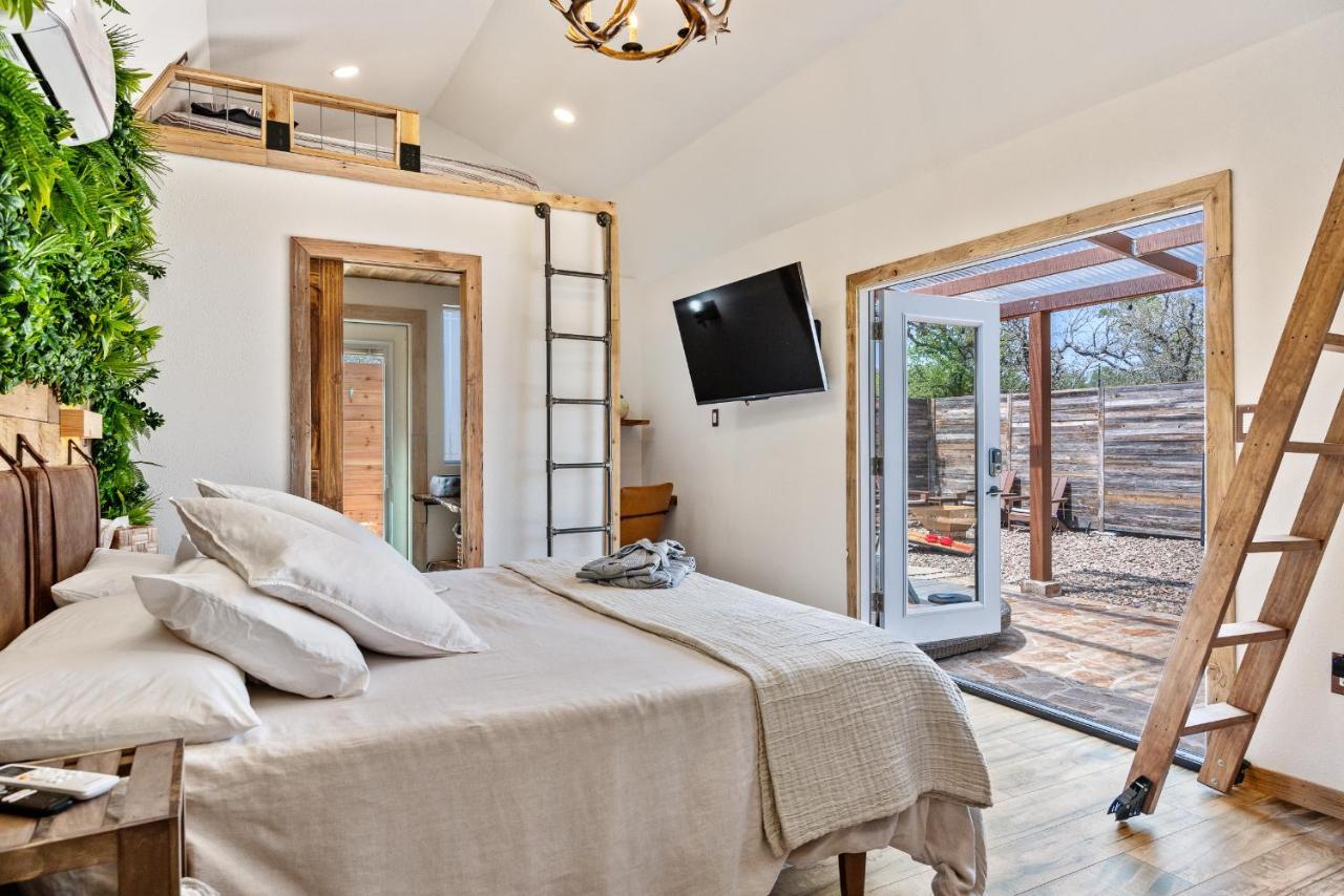 Romantic Tiny Luxury Retreat W Heated Pool, Sauna N Outdoor Shower In Wimberley 10 Acres Kültér fotó