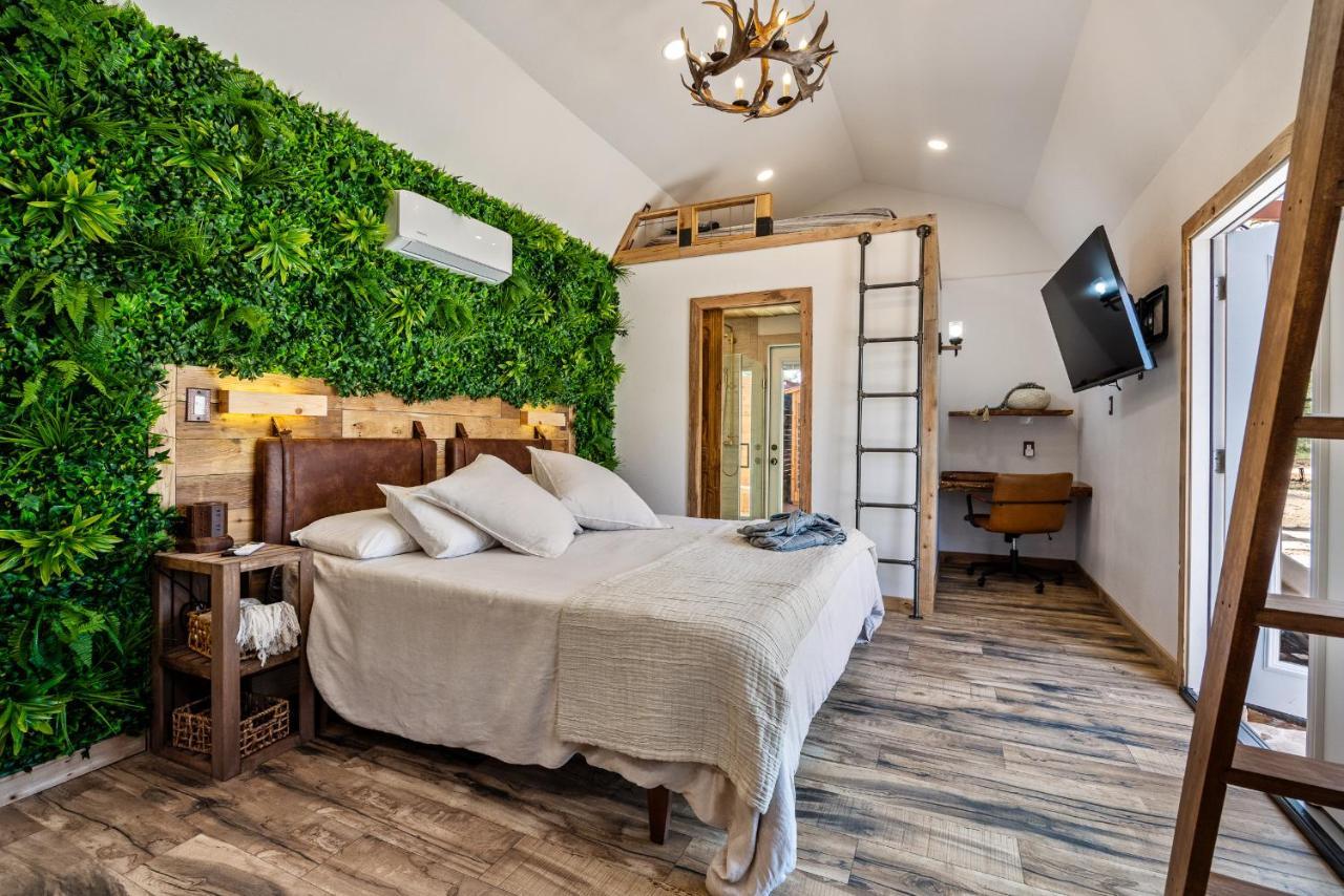 Romantic Tiny Luxury Retreat W Heated Pool, Sauna N Outdoor Shower In Wimberley 10 Acres Kültér fotó
